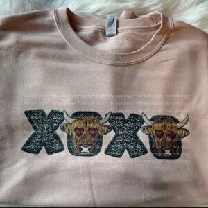 Jerzees Pink Crew Neck Sweater with XOXO Design